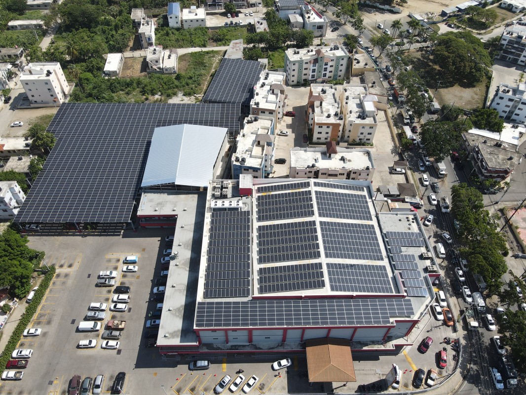 Eficiencia Energética en Supermercados con Tecnología Solar Avanzada