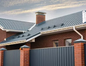 When it comes to the installation of solar panels, it’s important to consider what type of roof you have: flat roof, metal roof, or tiled roof. Australia has specific types of roofs which will affect solar panel installation. 