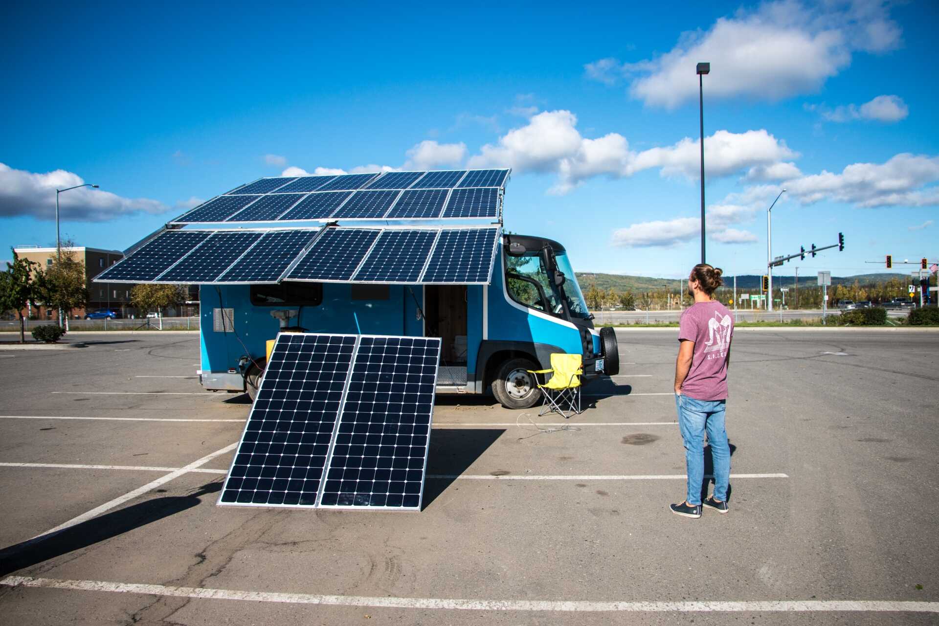 Route del Sol rijdt met een 100% elektrische, op zonne-energie aangedreven camperbus dankzij de zonnetechnologie van SunPower en de steun van Galt Energy