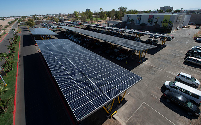 Solar-Carport auf dem Gelände der CETYS-Universität in Mexicali