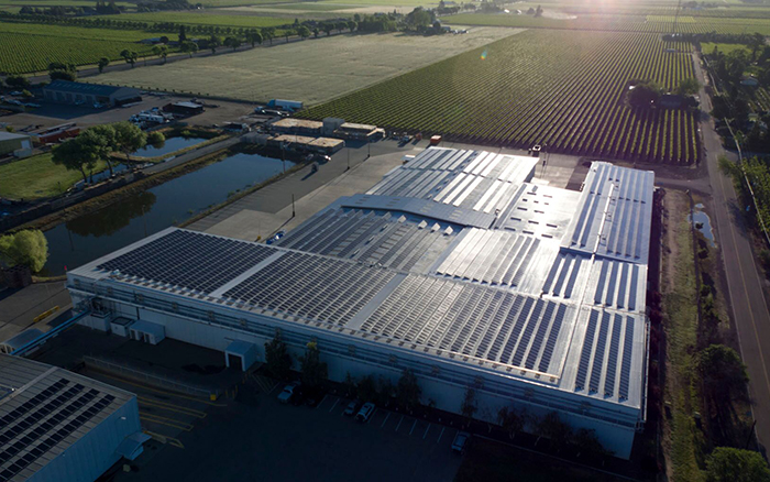 pannelli solari commerciali per un'azienda agricola industriale in Italia