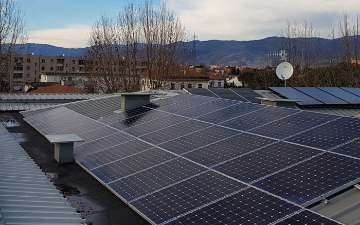 L'edilizia popolare sceglie il fotovoltaico SunPower e mostra i vantaggi dell'utilizzo dell'energia solare e rinnovabile per il risparmio.